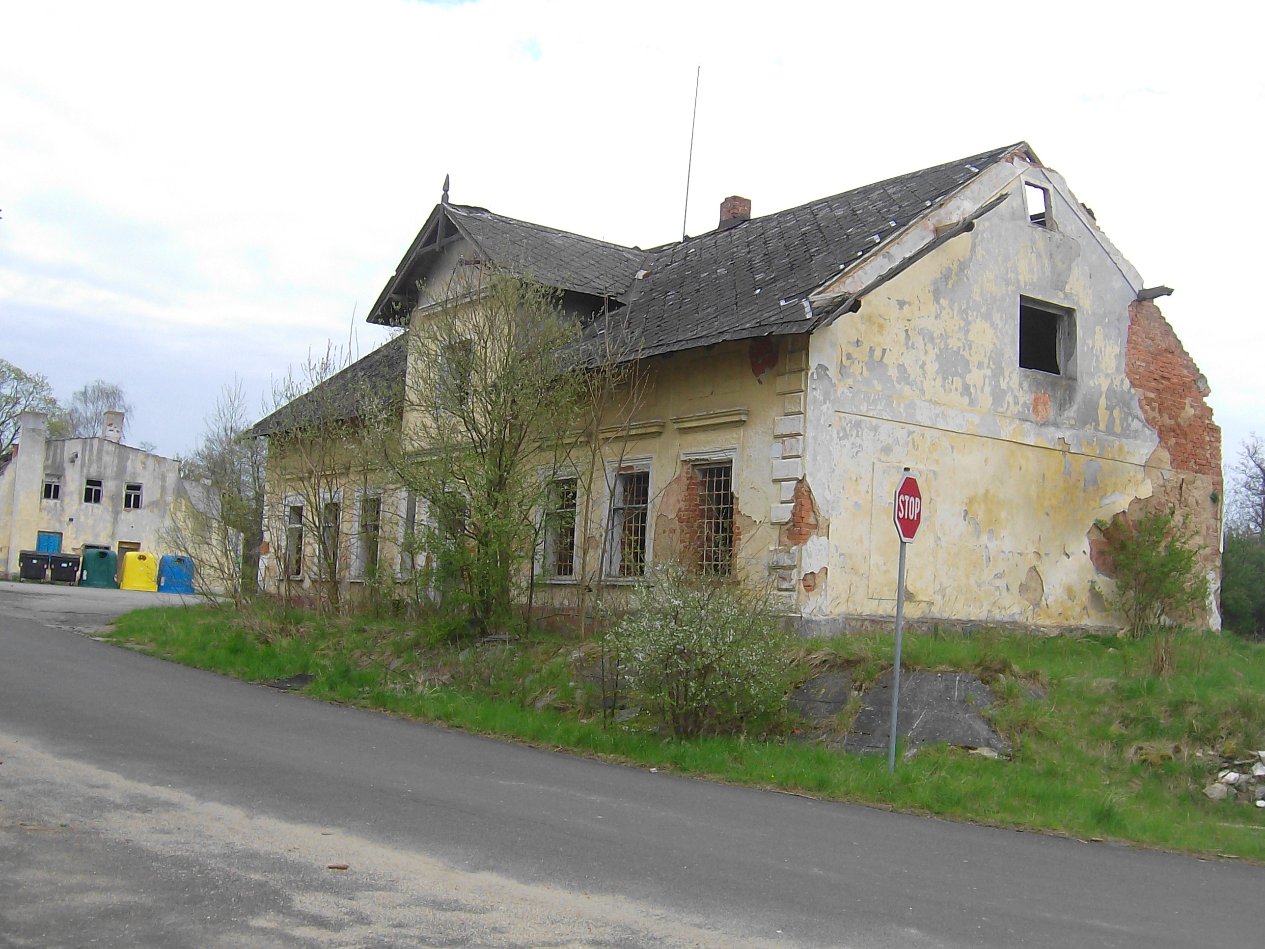 původní stavba: býv. koloniál, dnes soukromý majetek...